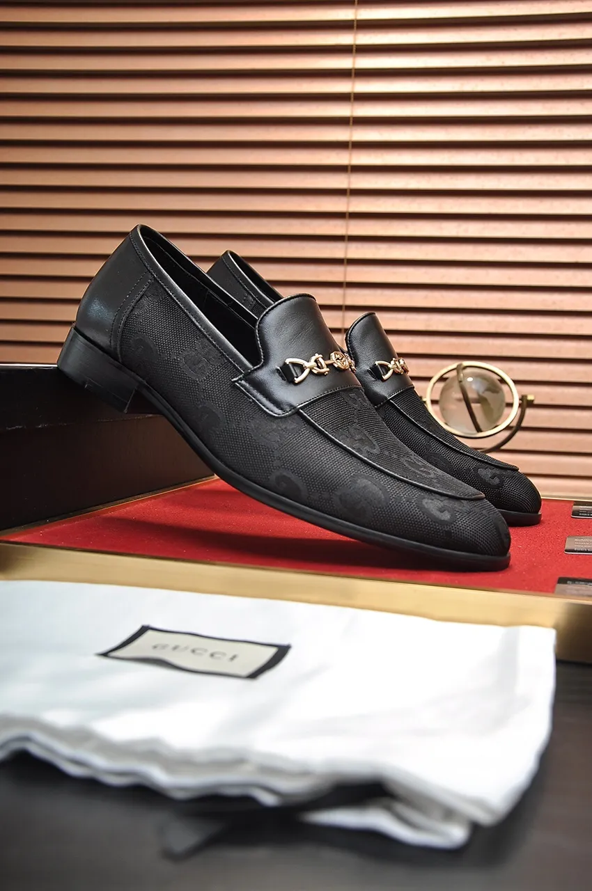 Men's shoes💰500💶Italy's top luxury men's shoe giant (GUCCI) (Gucci) (full cowhide lining) new arrival🍃Original European style🔰 Pleasant to the eye😍In order to make the shoes more durable and non-deformable🌀The production continues to follow traditional methods but there is still no lack of innovation💪Choose original sheepskin for the leather♻️ Smooth and natural And extra bright ⭐Made of imported cowhide, the first choice of rich people 38-45 (45 customized)